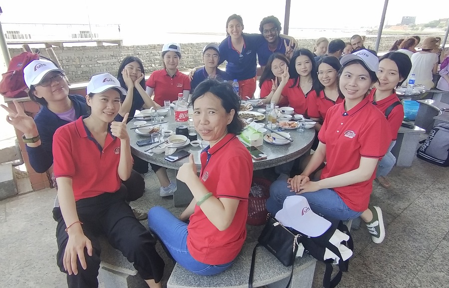 精藝達(dá)團(tuán)隊(duì)飯后合影