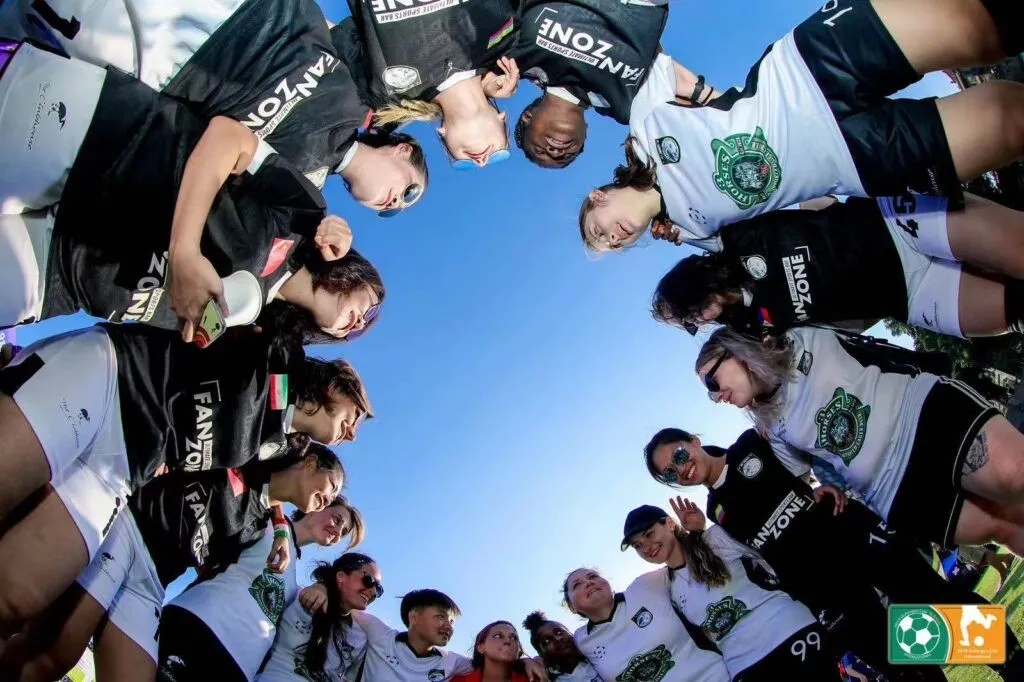 法露麗與足球隊