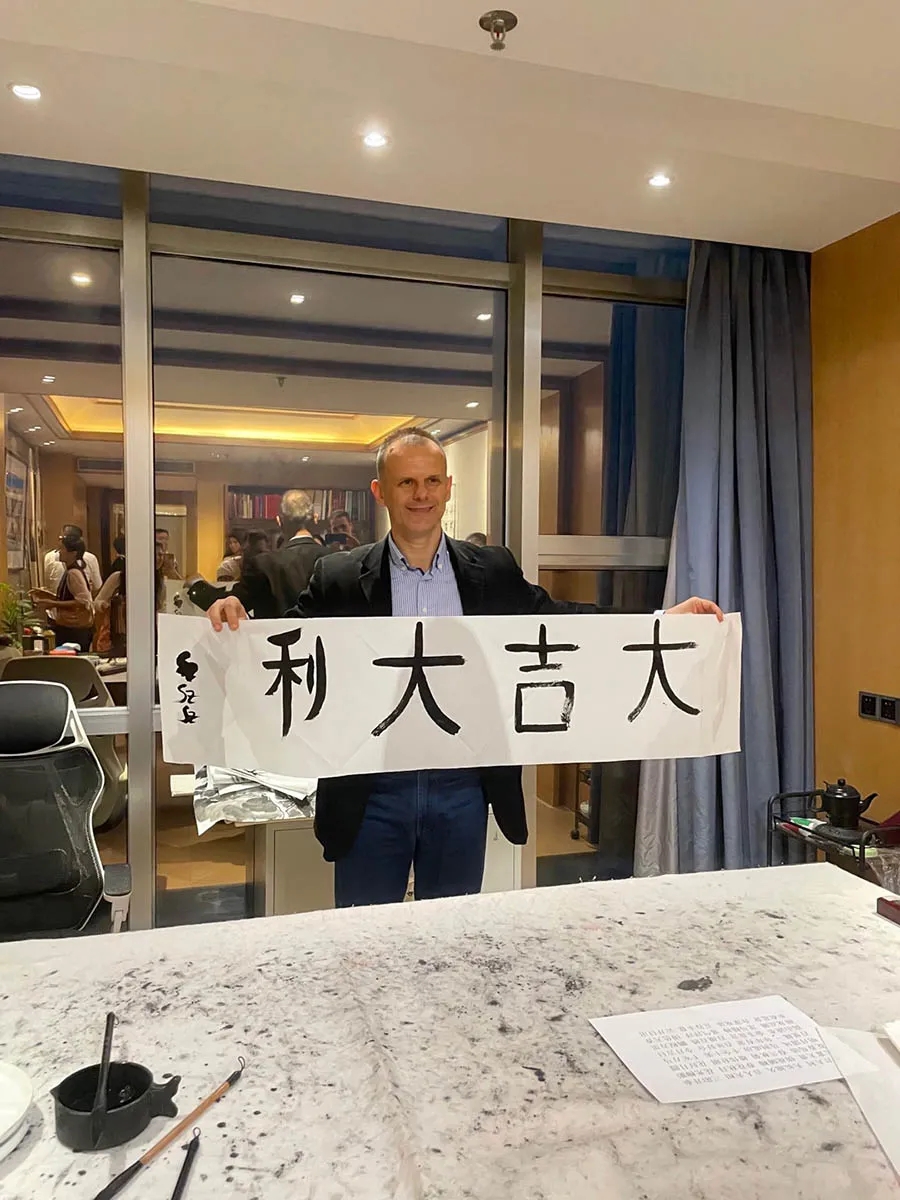 Szabolcs寫(xiě)毛筆字