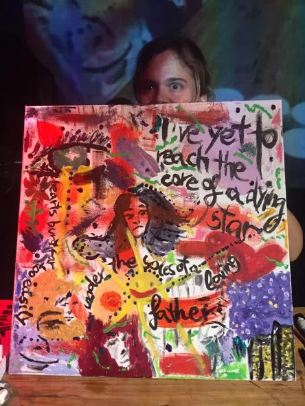 Ana參加藝術(shù)展