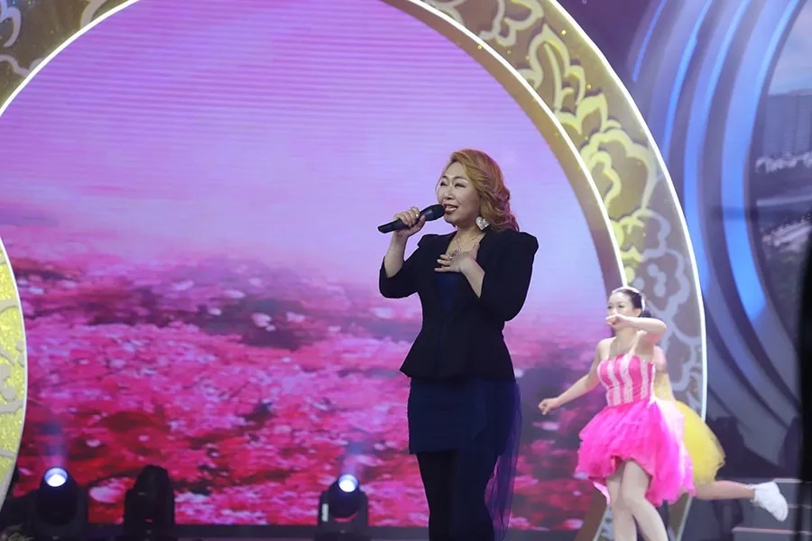 Hanna參加歌唱比賽