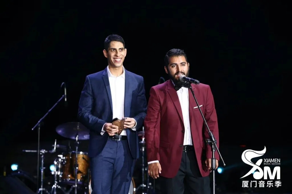 Alonso和鋼琴家Juan Pacheco在廈門的一場獨(dú)奏會(huì)