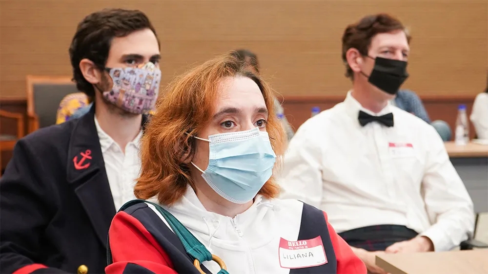 參加頒獎(jiǎng)晚會的外國朋友