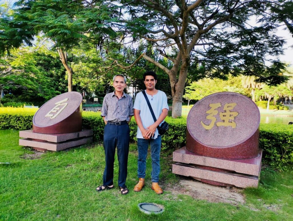The slogan of Xiamen University is on the front of the international student building near Furong lake
