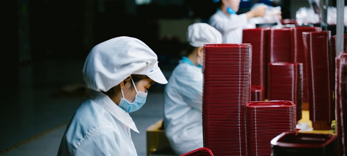 工廠考察翻譯服務怎么選？企業(yè)如何高效安排現(xiàn)場口譯人員？