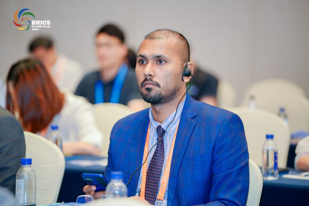 Monitor with simultaneous interpretation headphone