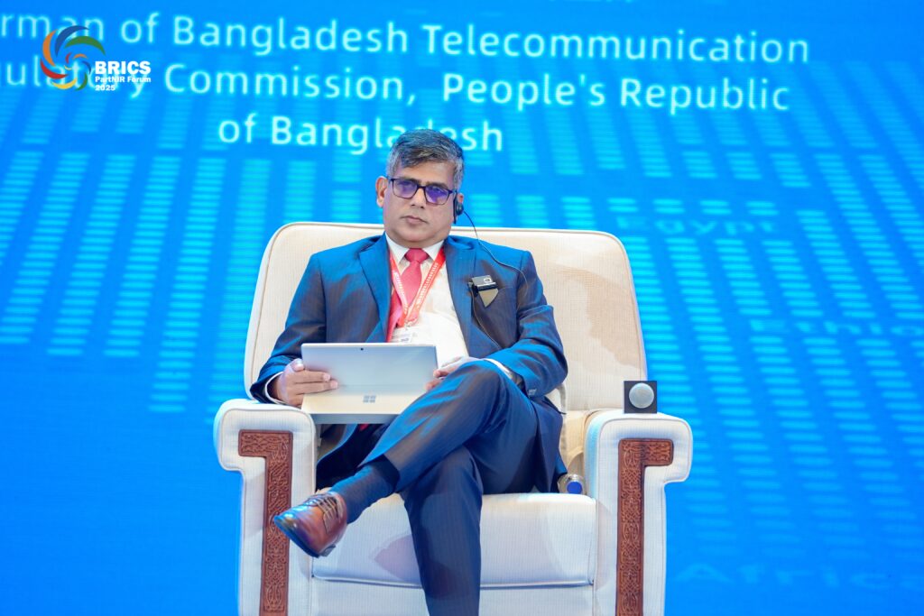 Monitor with simultaneous interpretation headphones